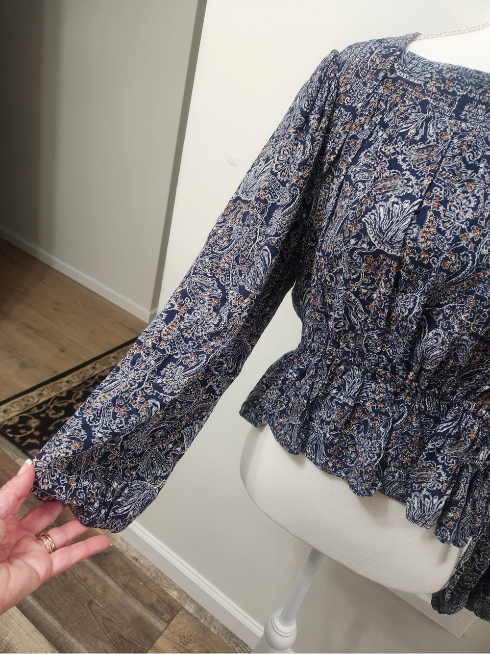 Treasure & Bond Balloon Long Sleeve Peplum Top in Navy Antique Floral Paisley. - Picture 6 of 14